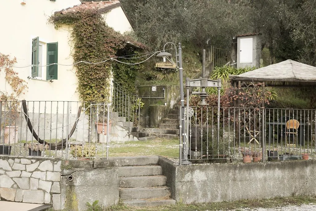 Agriturismo All'Isola Che Non C'E' Villa La Spezia 0*,